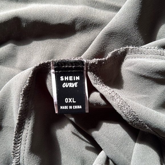 SHEIN Curve 0XL Moss button up tank with flyaway sides - Picture 3 of 4